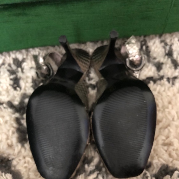 BCBG heels - Picture 3 of 3